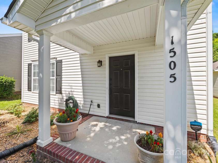 1505 Tuckers Glenn Drive, Rock Hill, SC 29732.  MLS# CAR4263860, YatesRealty ID 29753. 