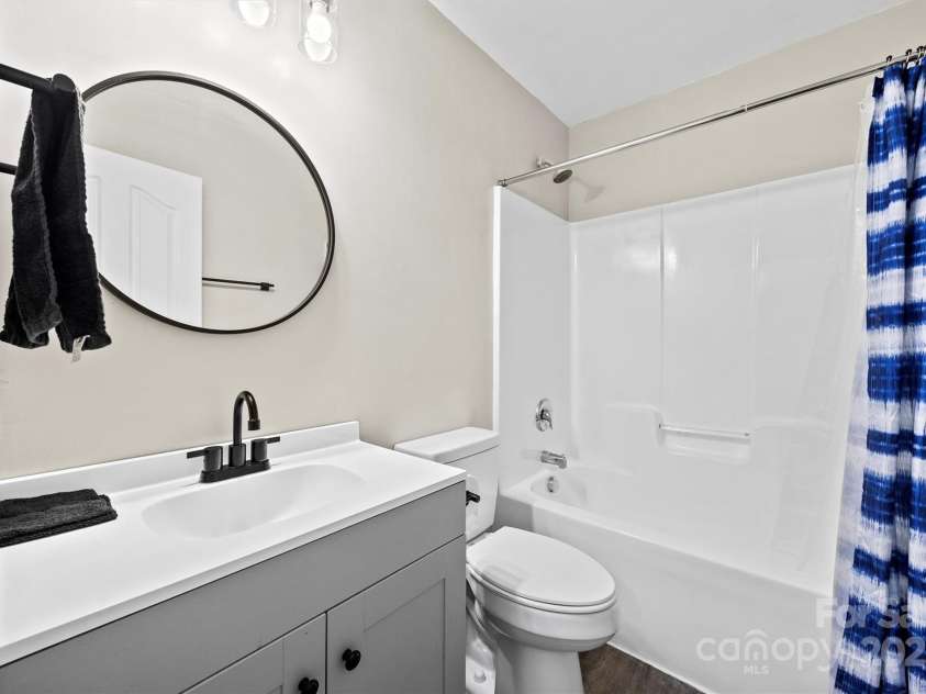 1505 Tuckers Glenn Drive, Rock Hill, SC 29732.  MLS# CAR4263860, YatesRealty ID 29753. Hall full bathroom