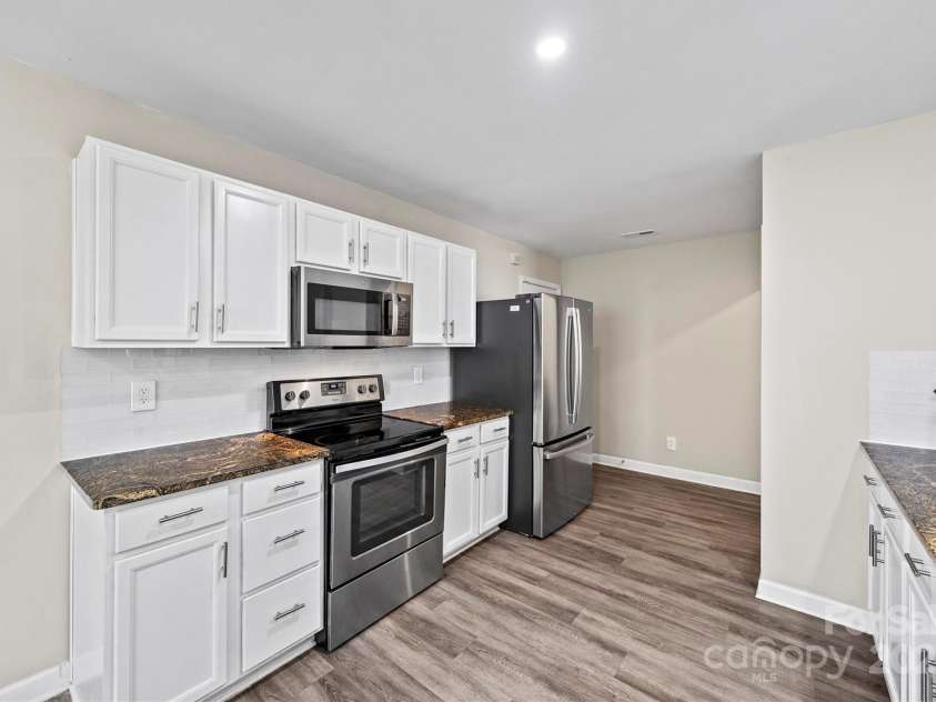 1505 Tuckers Glenn Drive, Rock Hill, SC 29732.  MLS# CAR4263860, YatesRealty ID 29753. Kitchen