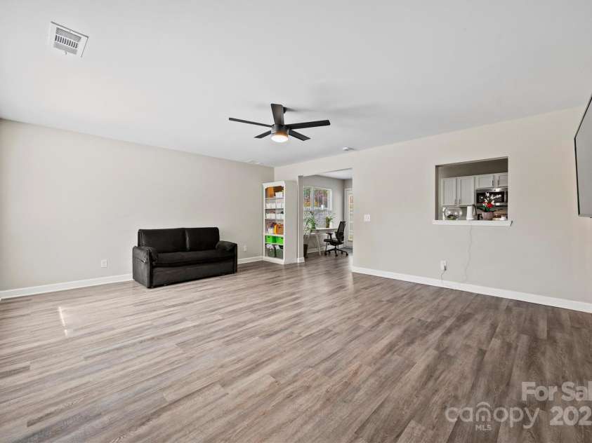 1505 Tuckers Glenn Drive, Rock Hill, SC 29732.  MLS# CAR4263860, YatesRealty ID 29753. Living Room