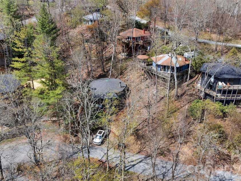 109 Beechwood Lane, Beech Mountain, NC 28604.  MLS# CAR4381094, YatesRealty ID 29754. 