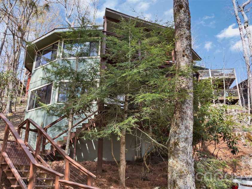 109 Beechwood Lane, Beech Mountain, NC 28604.  MLS# CAR4381094, YatesRealty ID 29754. 