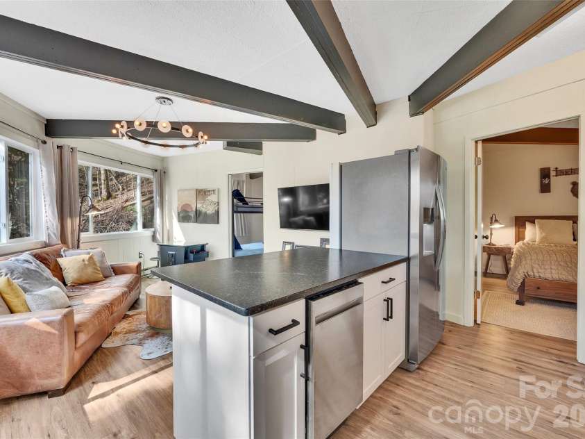 109 Beechwood Lane, Beech Mountain, NC 28604.  MLS# CAR4381094, YatesRealty ID 29754. 