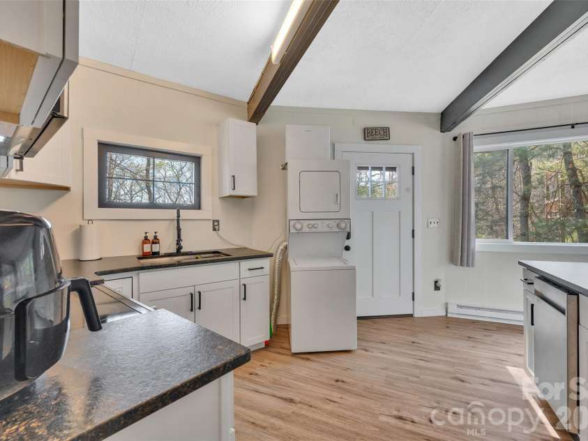 109 Beechwood Lane, Beech Mountain, NC 28604.  MLS# CAR4381094, YatesRealty ID 29754. 