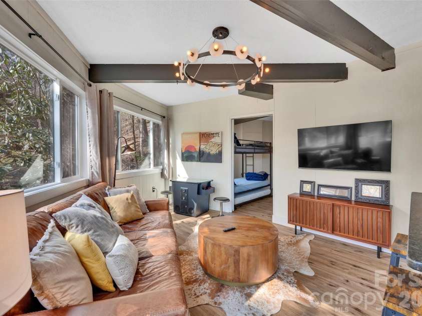 109 Beechwood Lane, Beech Mountain, NC 28604.  MLS# CAR4381094, YatesRealty ID 29754. 