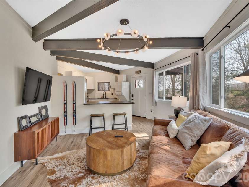 109 Beechwood Lane, Beech Mountain, NC 28604.  MLS# CAR4381094, YatesRealty ID 29754. 