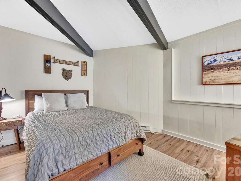109 Beechwood Lane, Beech Mountain, NC 28604.  MLS# CAR4381094, YatesRealty ID 29754. 