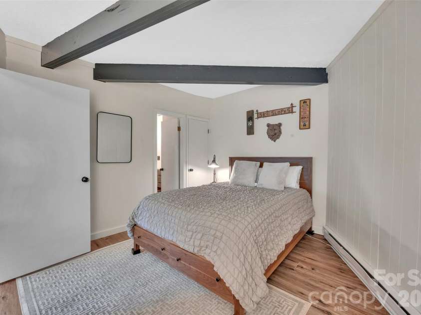 109 Beechwood Lane, Beech Mountain, NC 28604.  MLS# CAR4381094, YatesRealty ID 29754. 
