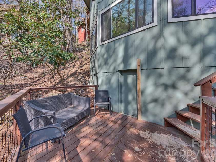 109 Beechwood Lane, Beech Mountain, NC 28604.  MLS# CAR4381094, YatesRealty ID 29754. 