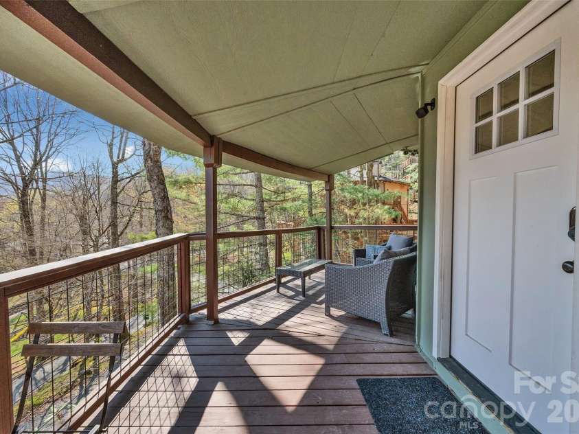 109 Beechwood Lane, Beech Mountain, NC 28604.  MLS# CAR4381094, YatesRealty ID 29754. 