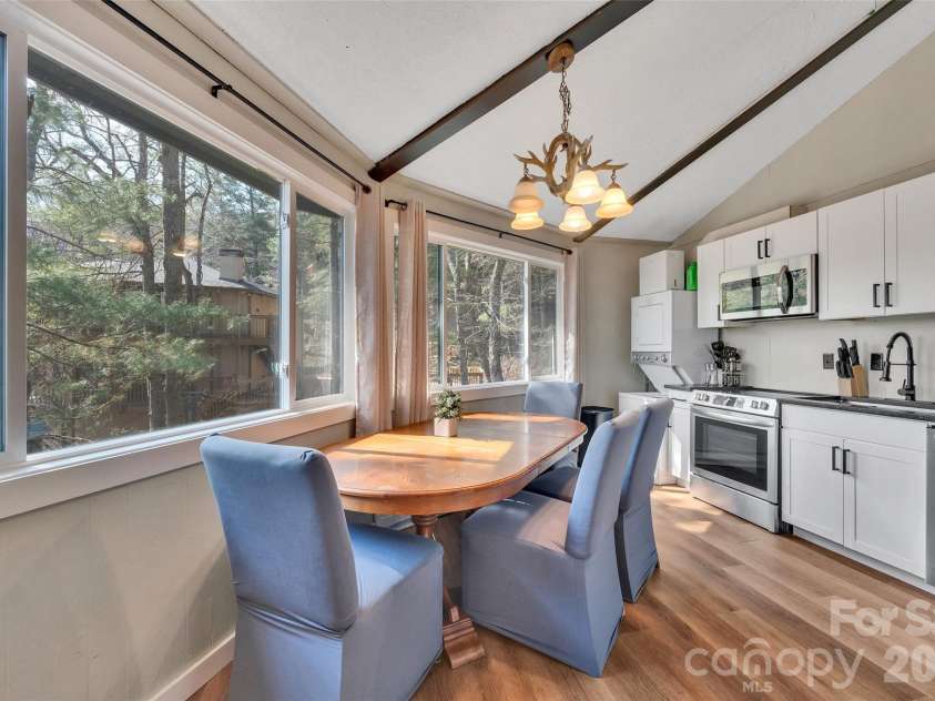 109 Beechwood Lane, Beech Mountain, NC 28604.  MLS# CAR4381094, YatesRealty ID 29754. 