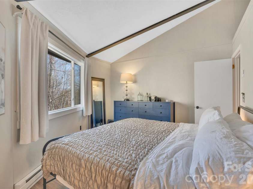 109 Beechwood Lane, Beech Mountain, NC 28604.  MLS# CAR4381094, YatesRealty ID 29754. 