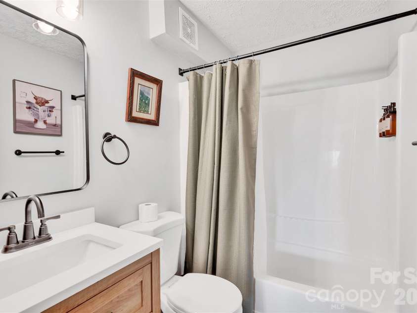109 Beechwood Lane, Beech Mountain, NC 28604.  MLS# CAR4381094, YatesRealty ID 29754. 