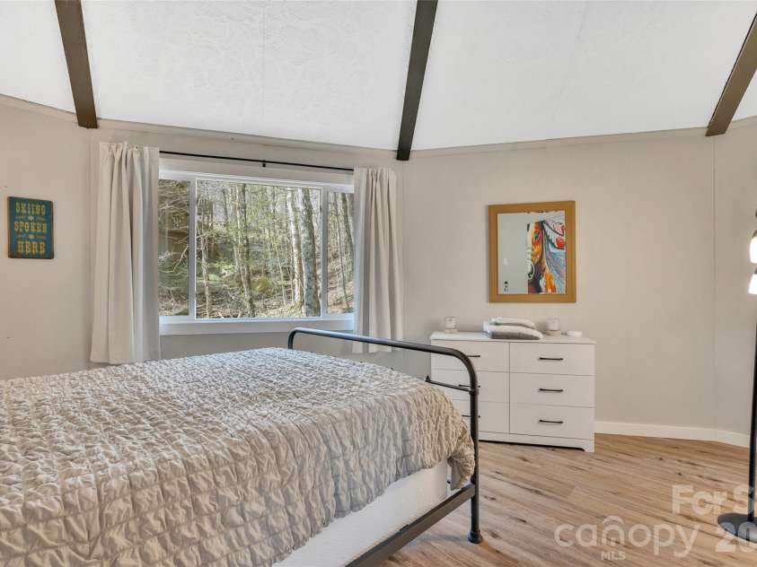 109 Beechwood Lane, Beech Mountain, NC 28604.  MLS# CAR4381094, YatesRealty ID 29754. 