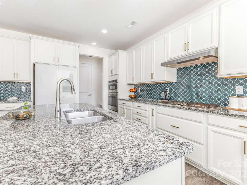 6020 Sayles Way, Fort Mill, SC 29715.  MLS# CAR4278134, YatesRealty ID 29754. 