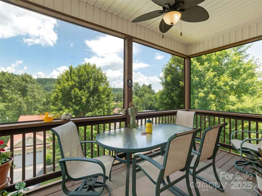 31 Headwater Drive, Hendersonville, NC 28739.  MLS# CAR4278484, YatesRealty ID 29755. 