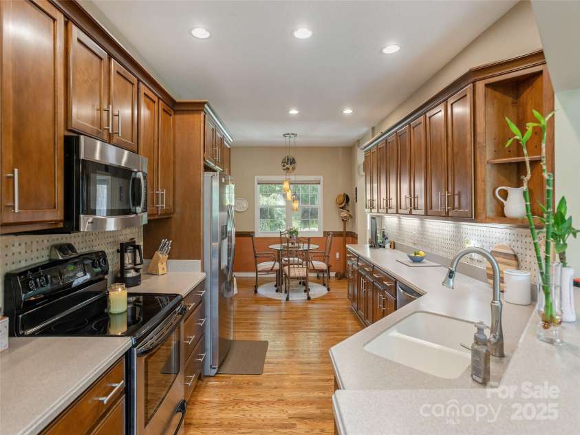 31 Headwater Drive, Hendersonville, NC 28739.  MLS# CAR4278484, YatesRealty ID 29755. 