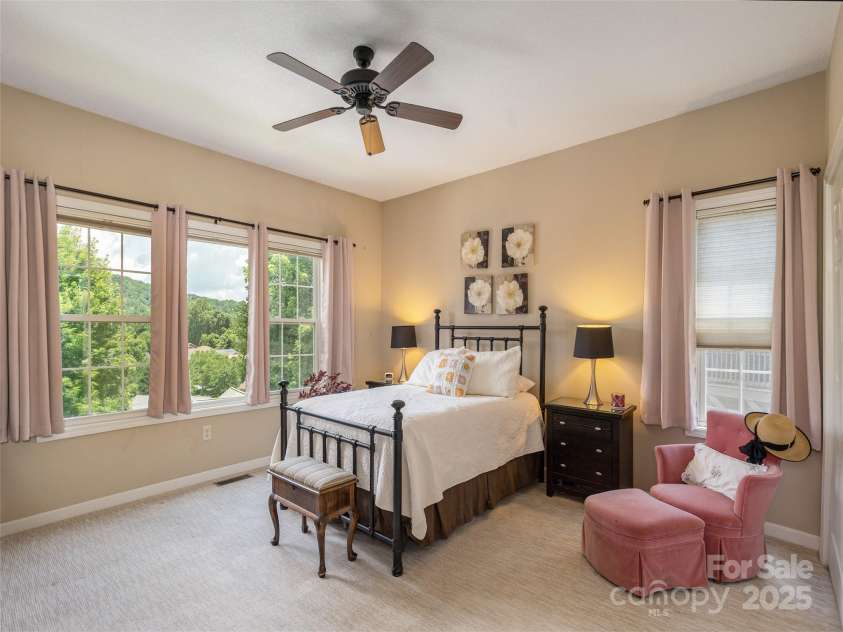 31 Headwater Drive, Hendersonville, NC 28739.  MLS# CAR4278484, YatesRealty ID 29755. 