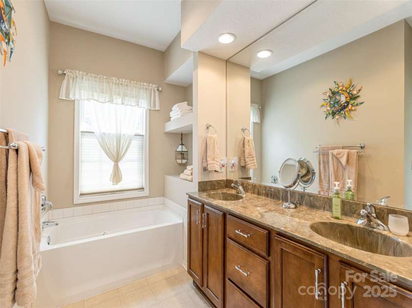 31 Headwater Drive, Hendersonville, NC 28739.  MLS# CAR4278484, YatesRealty ID 29755. 