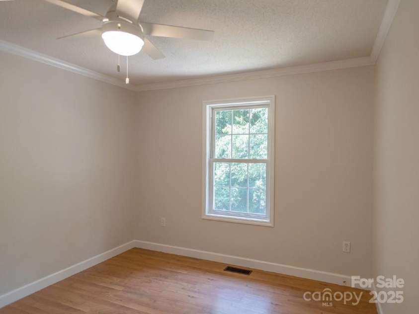 35 Sydney Lane, Asheville, NC 28806.  MLS# CAR4269794, YatesRealty ID 29756. 