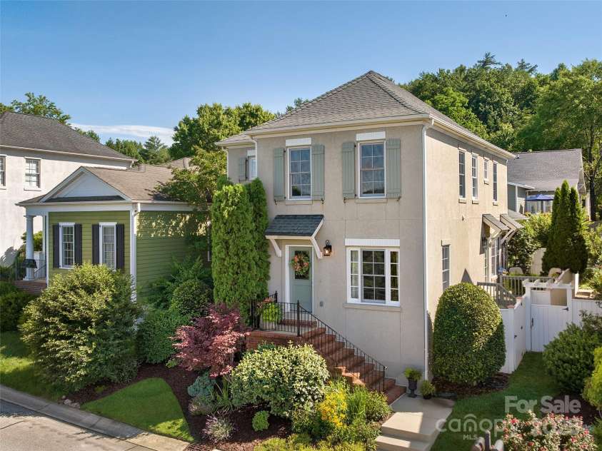 206 Leucothoe Lane, Asheville, NC 28803.  MLS# CAR4281076, YatesRealty ID 29757. 