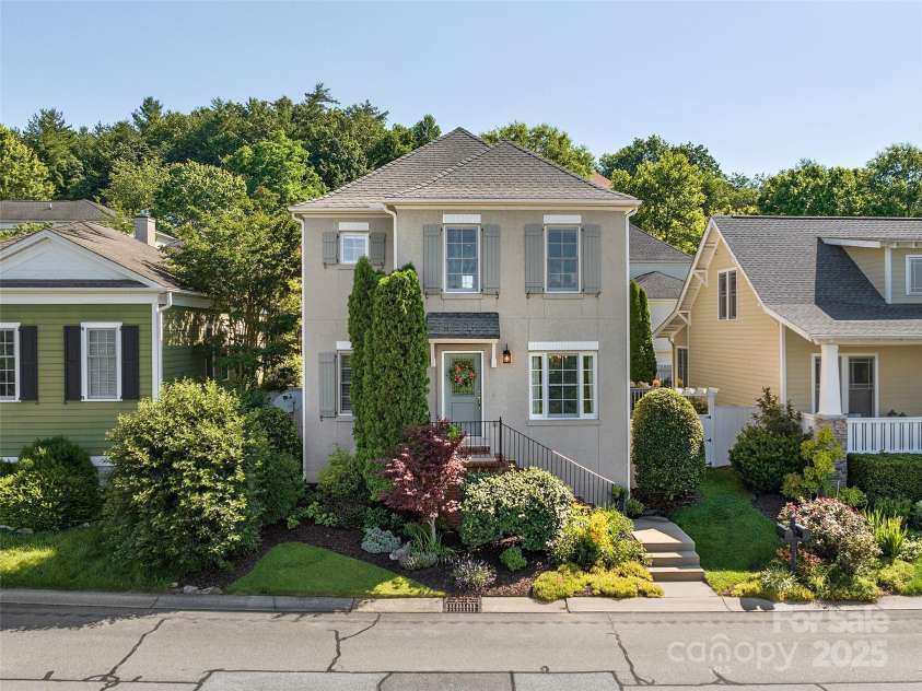 206 Leucothoe Lane, Asheville, NC 28803.  MLS# CAR4281076, YatesRealty ID 29757. 