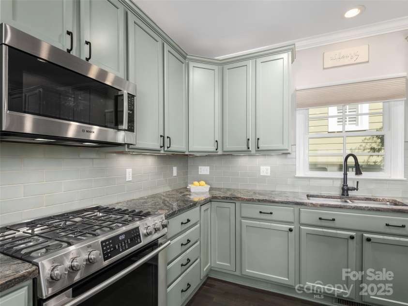 206 Leucothoe Lane, Asheville, NC 28803.  MLS# CAR4281076, YatesRealty ID 29757. 