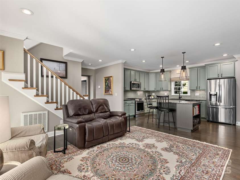 206 Leucothoe Lane, Asheville, NC 28803.  MLS# CAR4281076, YatesRealty ID 29757. 