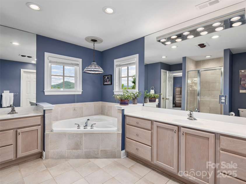 206 Leucothoe Lane, Asheville, NC 28803.  MLS# CAR4281076, YatesRealty ID 29757. 
