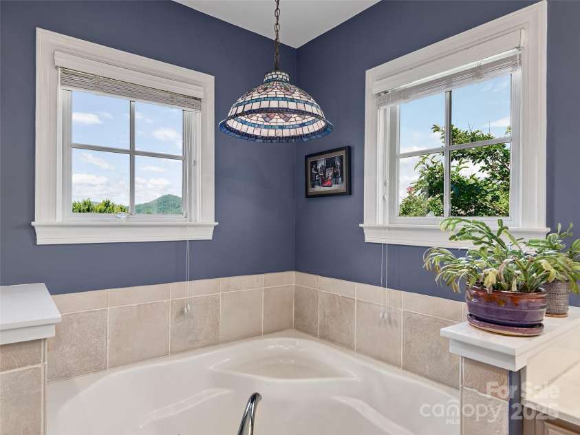 206 Leucothoe Lane, Asheville, NC 28803.  MLS# CAR4281076, YatesRealty ID 29757. 