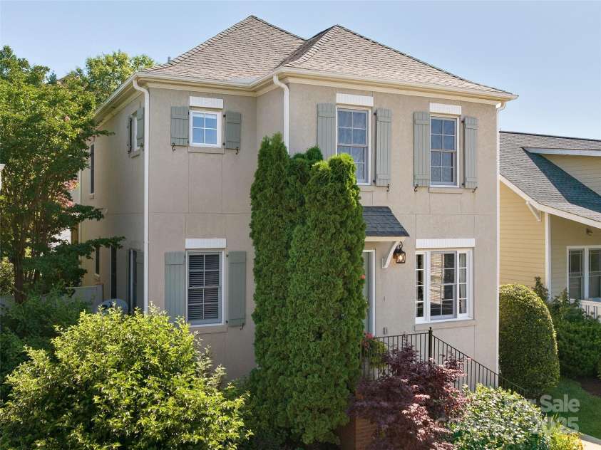 206 Leucothoe Lane, Asheville, NC 28803.  MLS# CAR4281076, YatesRealty ID 29757. 