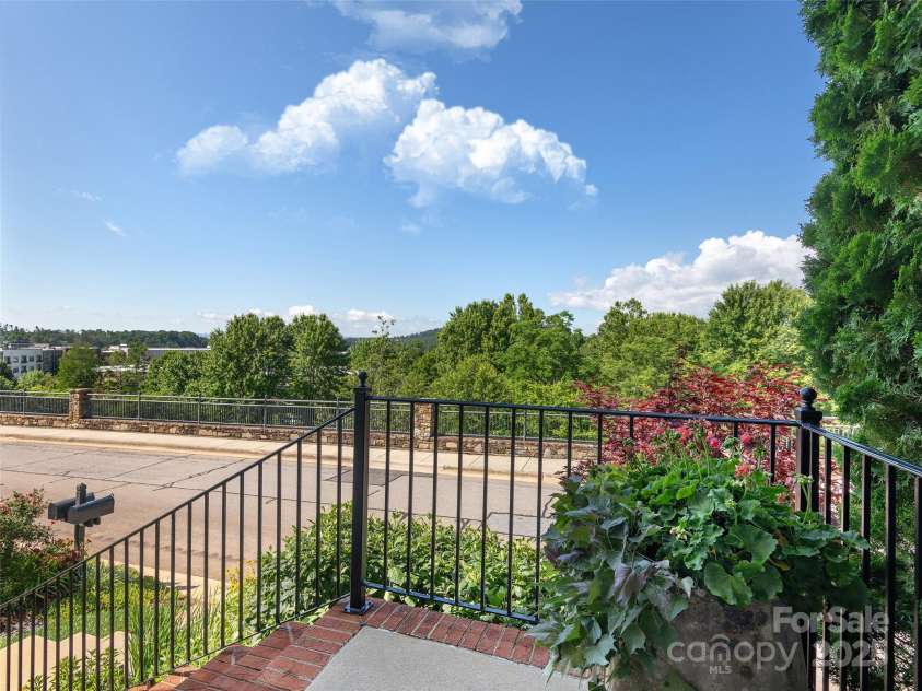 206 Leucothoe Lane, Asheville, NC 28803.  MLS# CAR4281076, YatesRealty ID 29757. 