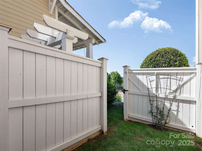 206 Leucothoe Lane, Asheville, NC 28803.  MLS# CAR4281076, YatesRealty ID 29757. 