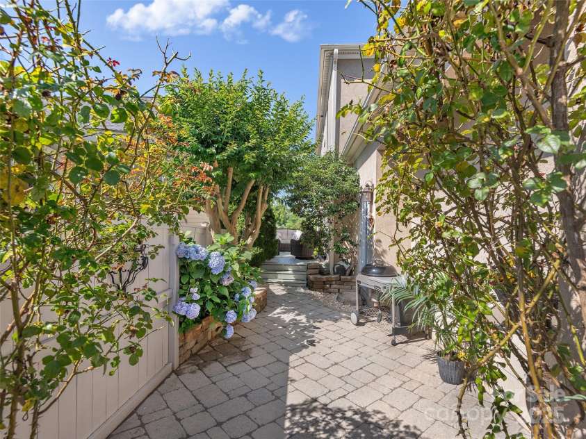206 Leucothoe Lane, Asheville, NC 28803.  MLS# CAR4281076, YatesRealty ID 29757. 