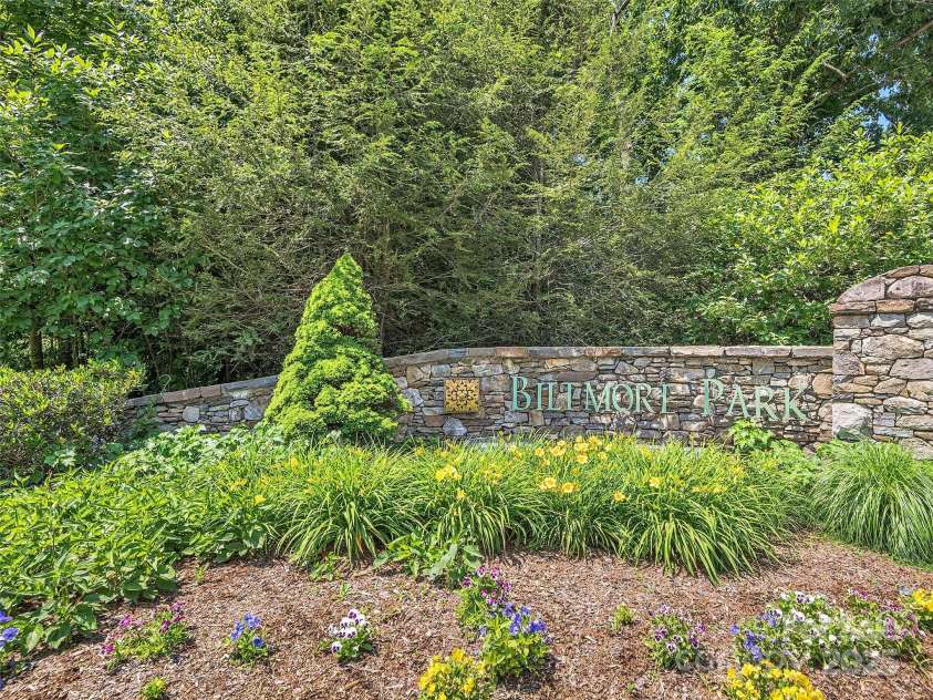 206 Leucothoe Lane, Asheville, NC 28803.  MLS# CAR4281076, YatesRealty ID 29757. 