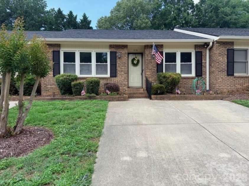 518 Camrose Circle, Concord, NC 28025.  MLS# CAR4392766, YatesRealty ID 29758. 