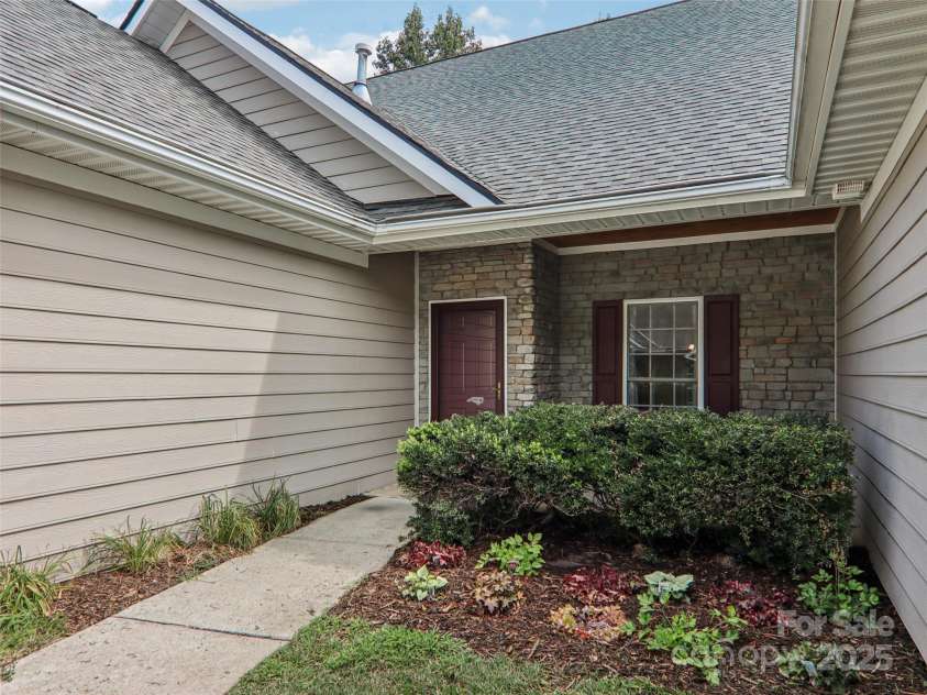 888 Pointe Drive, Asheville, NC 28806.  MLS# CAR4281250, YatesRealty ID 29758. 