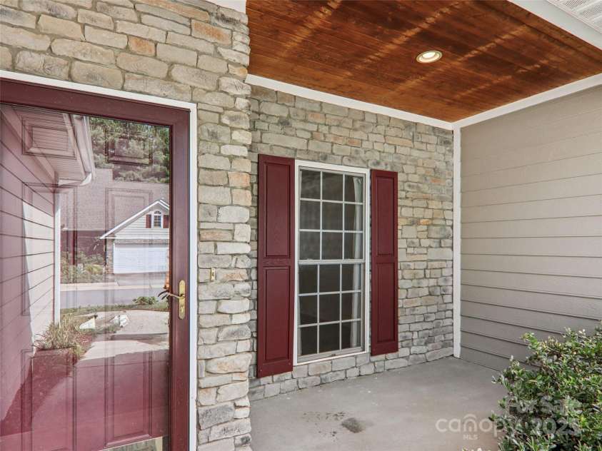 888 Pointe Drive, Asheville, NC 28806.  MLS# CAR4281250, YatesRealty ID 29758. 