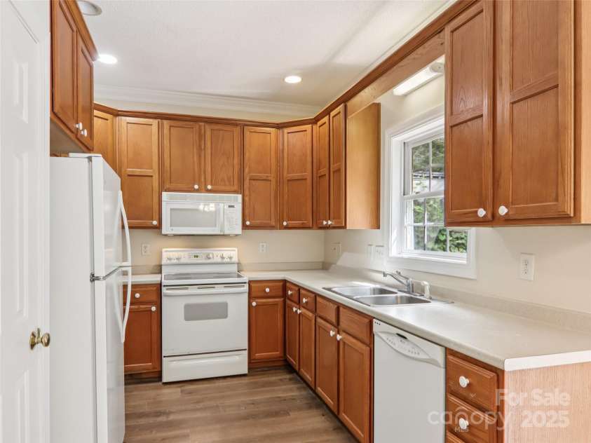 888 Pointe Drive, Asheville, NC 28806.  MLS# CAR4281250, YatesRealty ID 29758. 