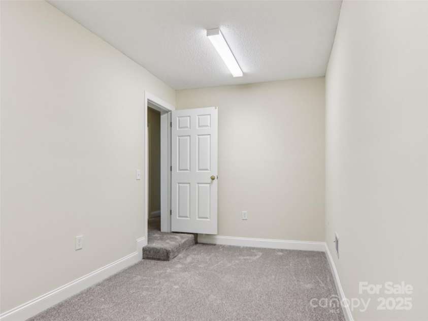 888 Pointe Drive, Asheville, NC 28806.  MLS# CAR4281250, YatesRealty ID 29758. 