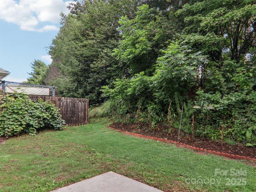 888 Pointe Drive, Asheville, NC 28806.  MLS# CAR4281250, YatesRealty ID 29758. 