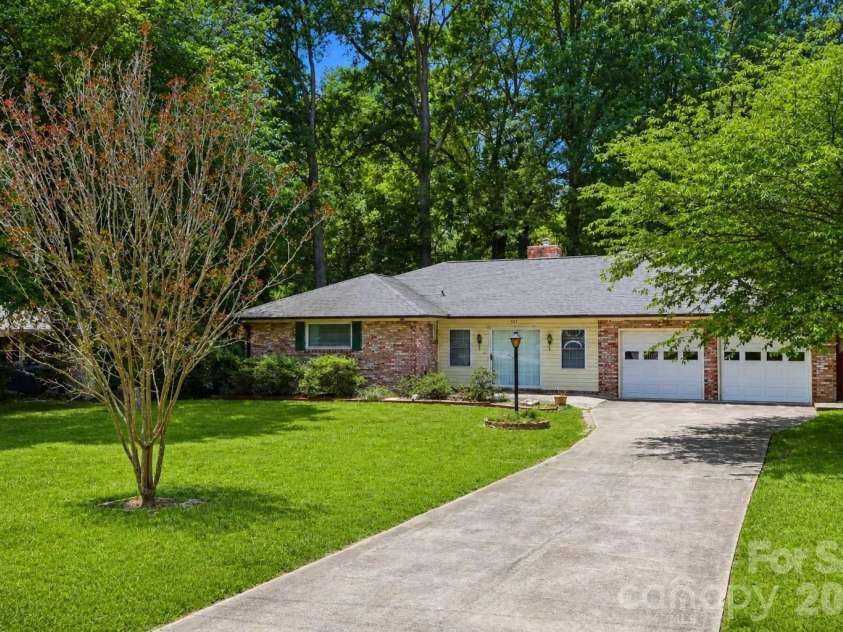 328 Brookwood Drive, Salisbury, NC 28146.  MLS# CAR4391384, YatesRealty ID 29759. 