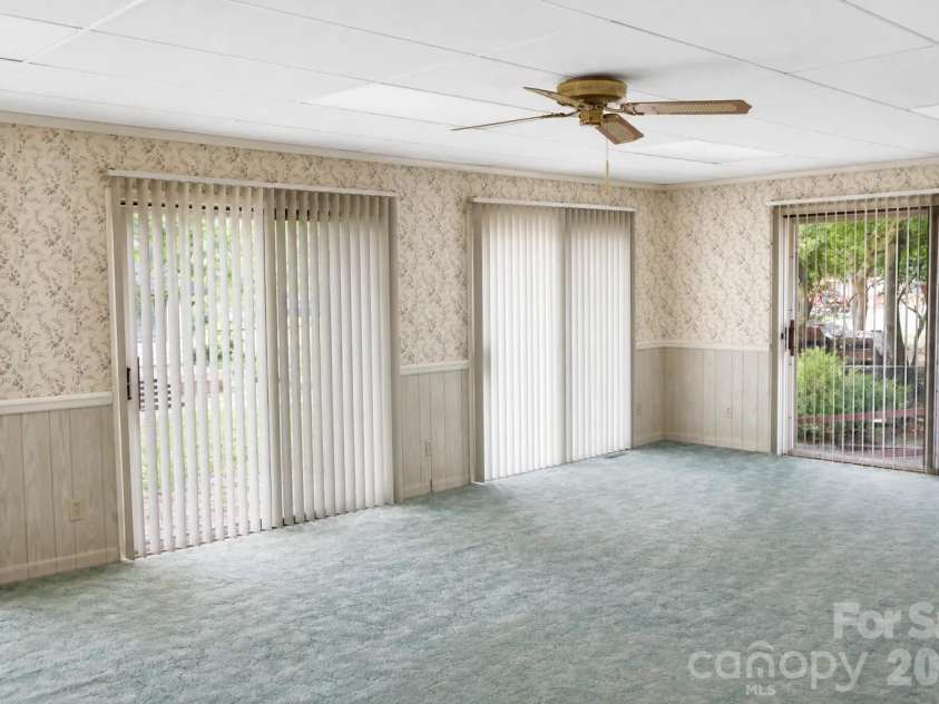 328 Brookwood Drive, Salisbury, NC 28146.  MLS# CAR4391384, YatesRealty ID 29759. Great Room