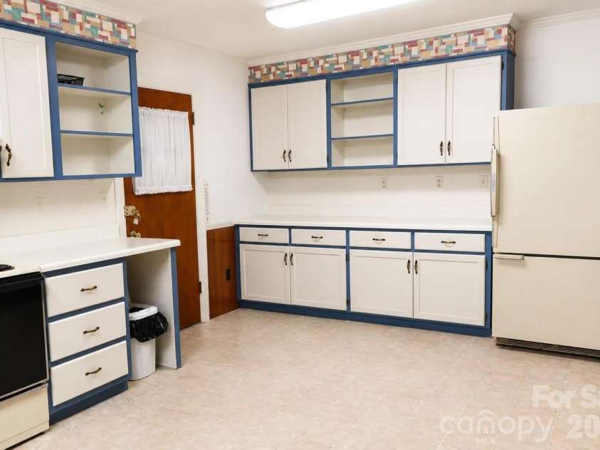 328 Brookwood Drive, Salisbury, NC 28146.  MLS# CAR4391384, YatesRealty ID 29759. Kitchen