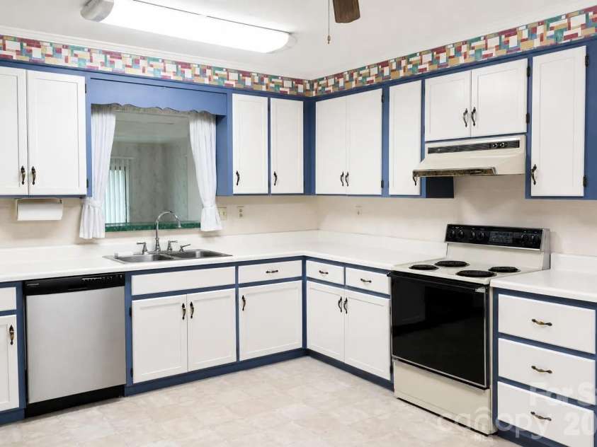 328 Brookwood Drive, Salisbury, NC 28146.  MLS# CAR4391384, YatesRealty ID 29759. Kitchen
