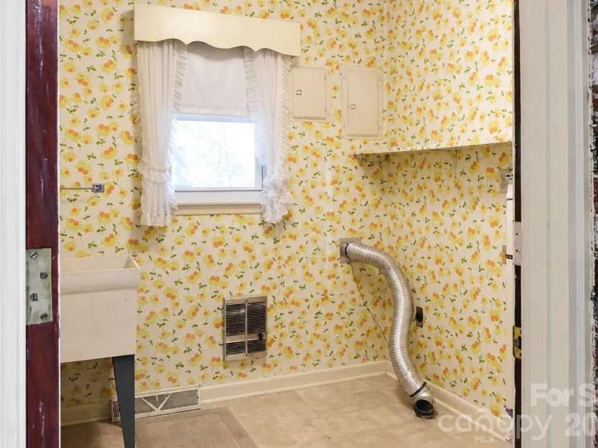 328 Brookwood Drive, Salisbury, NC 28146.  MLS# CAR4391384, YatesRealty ID 29759. Laundry room