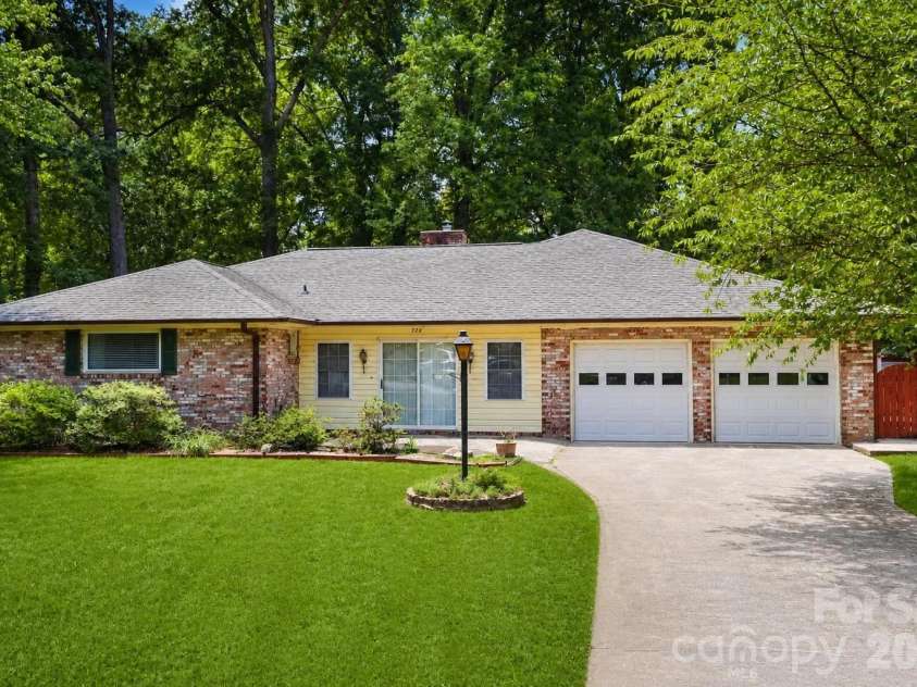 328 Brookwood Drive, Salisbury, NC 28146.  MLS# CAR4391384, YatesRealty ID 29759. Welcome Home!