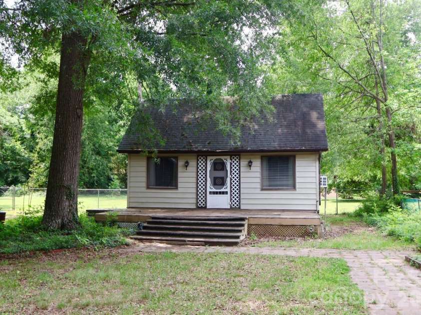 328 Brookwood Drive, Salisbury, NC 28146.  MLS# CAR4391384, YatesRealty ID 29759. Workshop