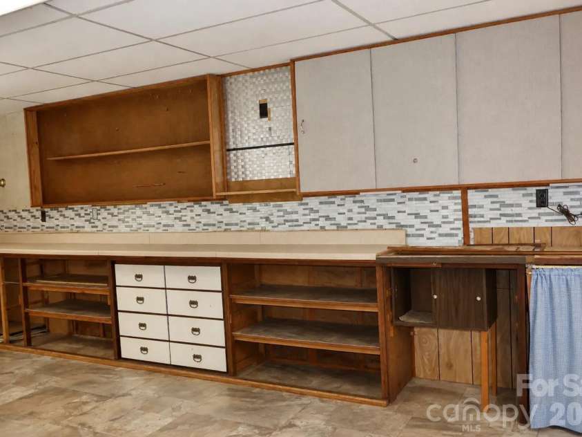 328 Brookwood Drive, Salisbury, NC 28146.  MLS# CAR4391384, YatesRealty ID 29759. Workshop