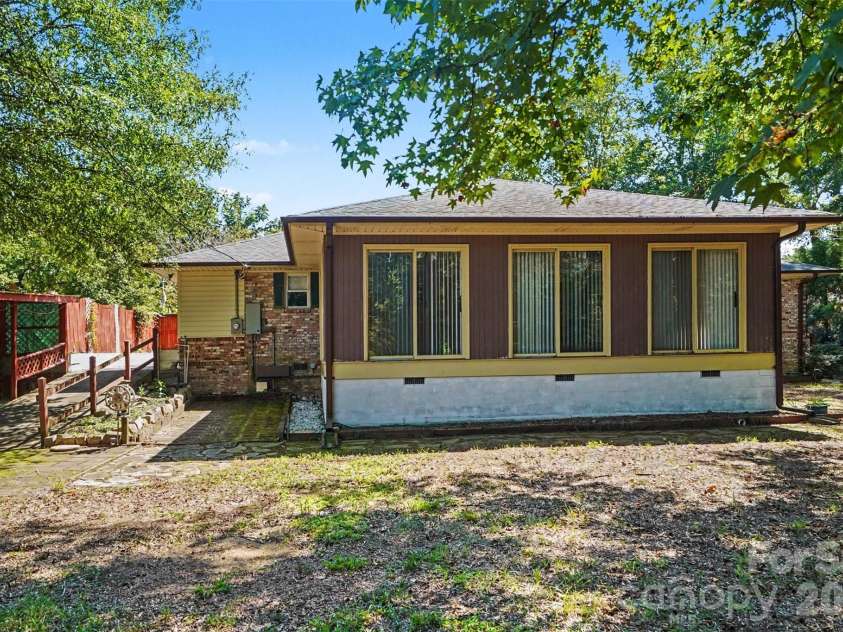328 Brookwood Drive, Salisbury, NC 28146.  MLS# CAR4418721, YatesRealty ID 29759. 